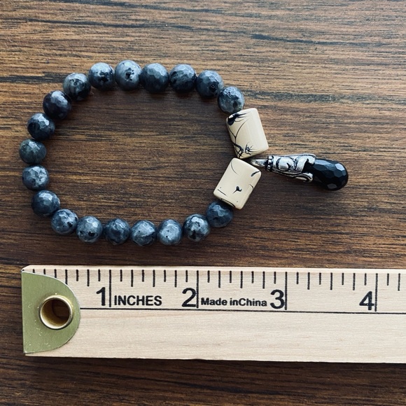 Black Labradorite Faceted Beaded Stretch Bracelet - Picture 3 of 5